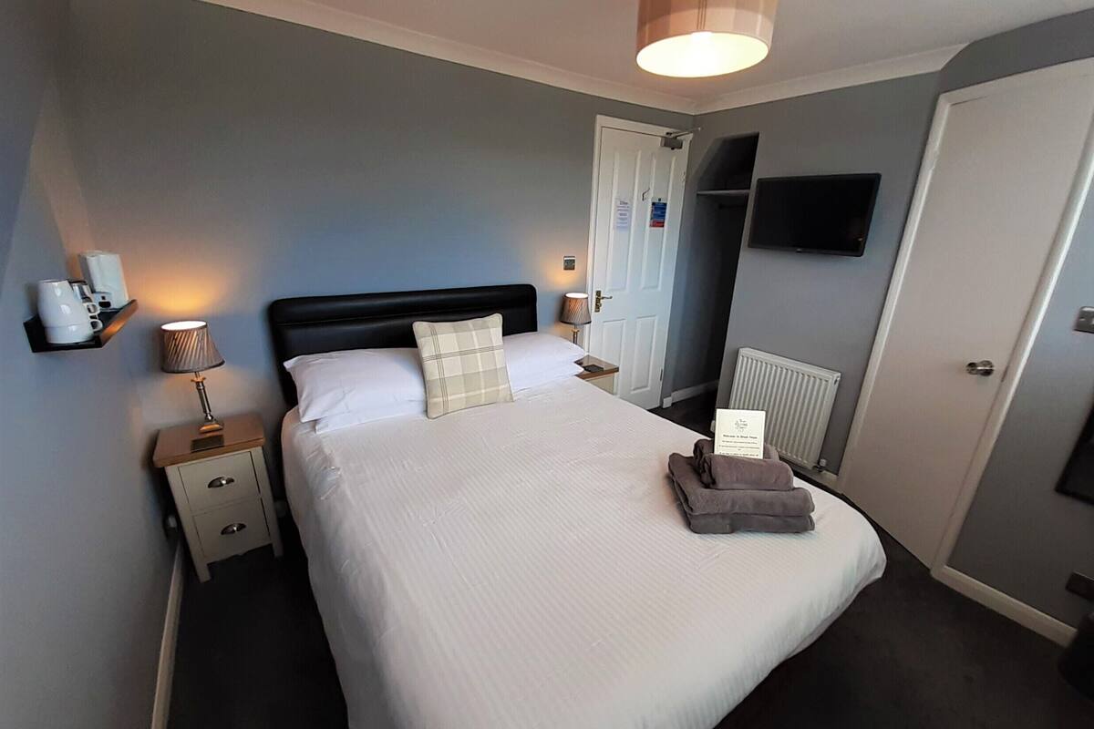 Chambre Double (4) | Wi-Fi gratuit, draps fournis