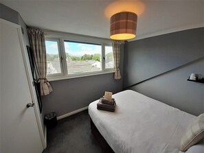 Double Room (4) | Free WiFi, bed sheets - Brook House (Windermere)