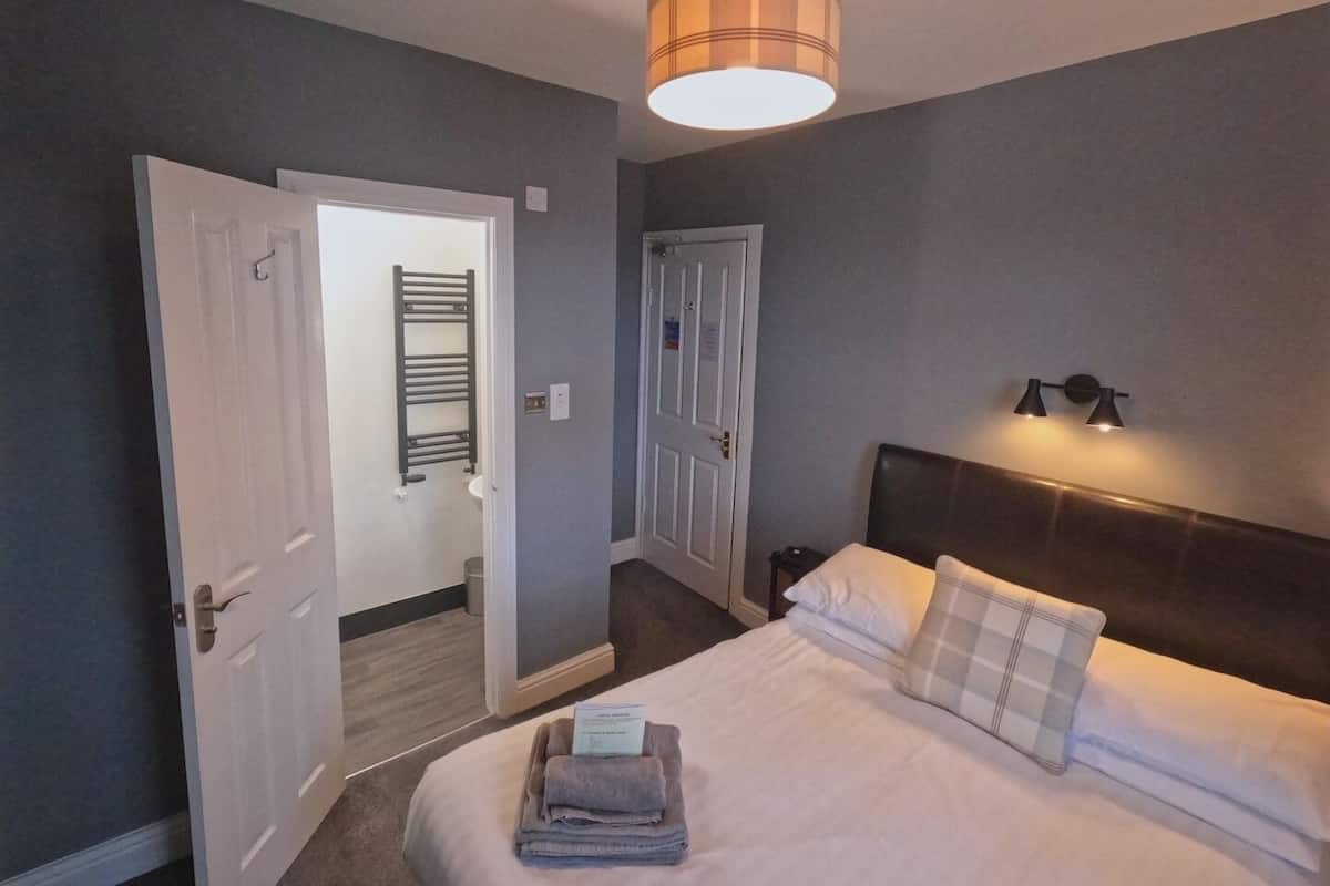 Chambre Double (2) | Wi-Fi gratuit, draps fournis