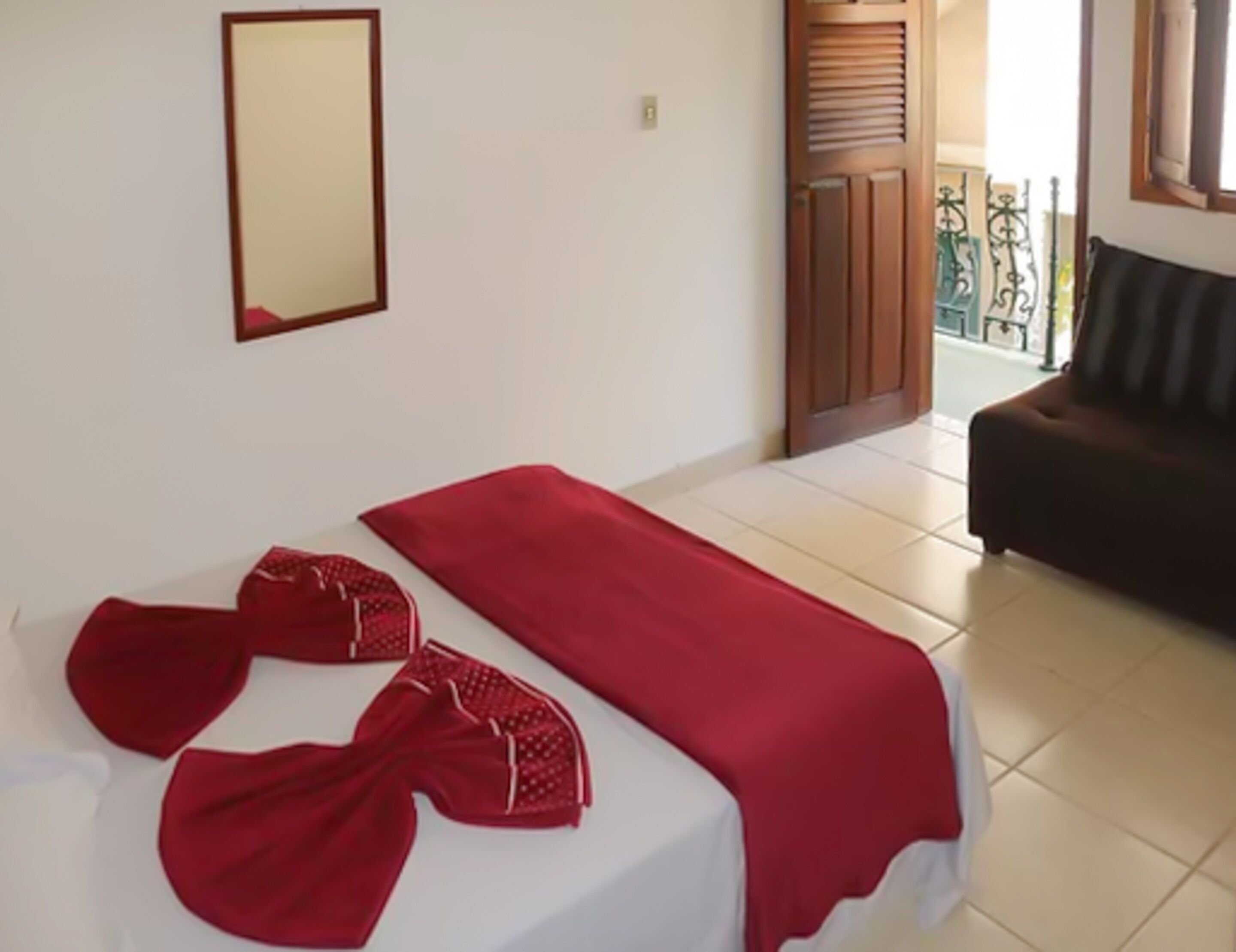 Minibar, free WiFi, bed sheets