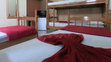 Minibar, wifi gratis y ropa de cama