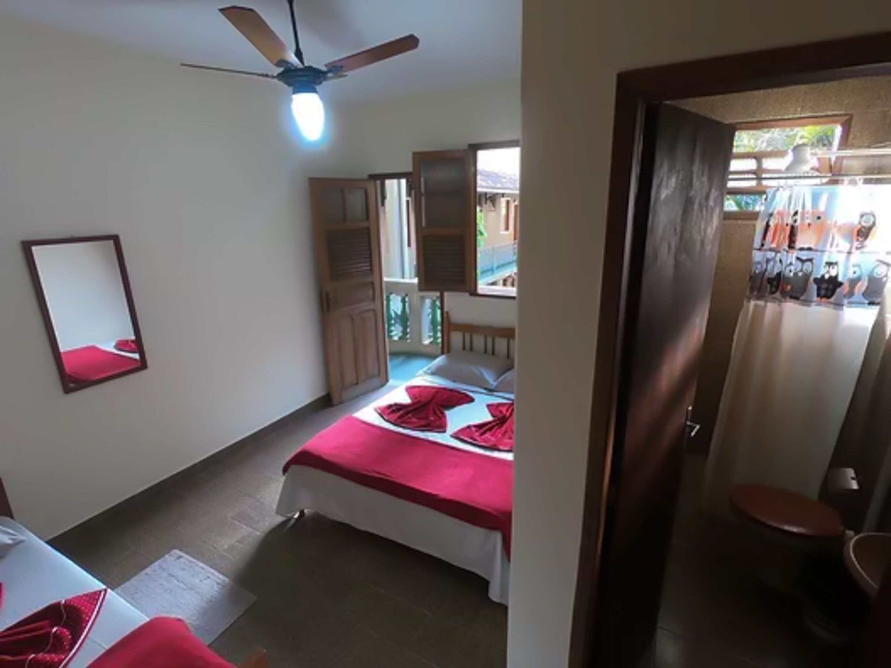 Habitación triple | Minibar, wifi gratis y ropa de cama 