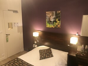 Double Room | Desk, soundproofing, free WiFi, bed sheets