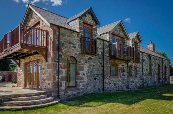 Front of property - Castleview - Newton Steading (Kirriemuir)