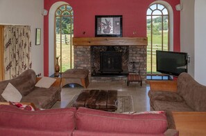 奢華獨棟房屋, 3 間臥室, 無障礙 | 客廳 | 平面電視