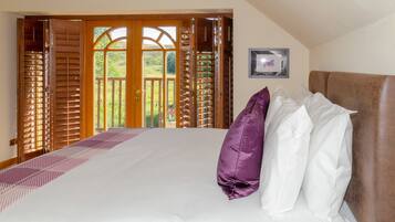 Luxury House, 3 Bedrooms, Accessible | 3 bedrooms, blackout curtains, iron/ironing board, rollaway beds