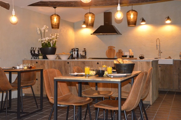 Deluxe Double Room | Shared kitchen | Coffee/tea maker, shared fridge, shared microwave
