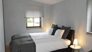 Exclusive Twin Room | Individually decorated, individually furnished, blackout drapes