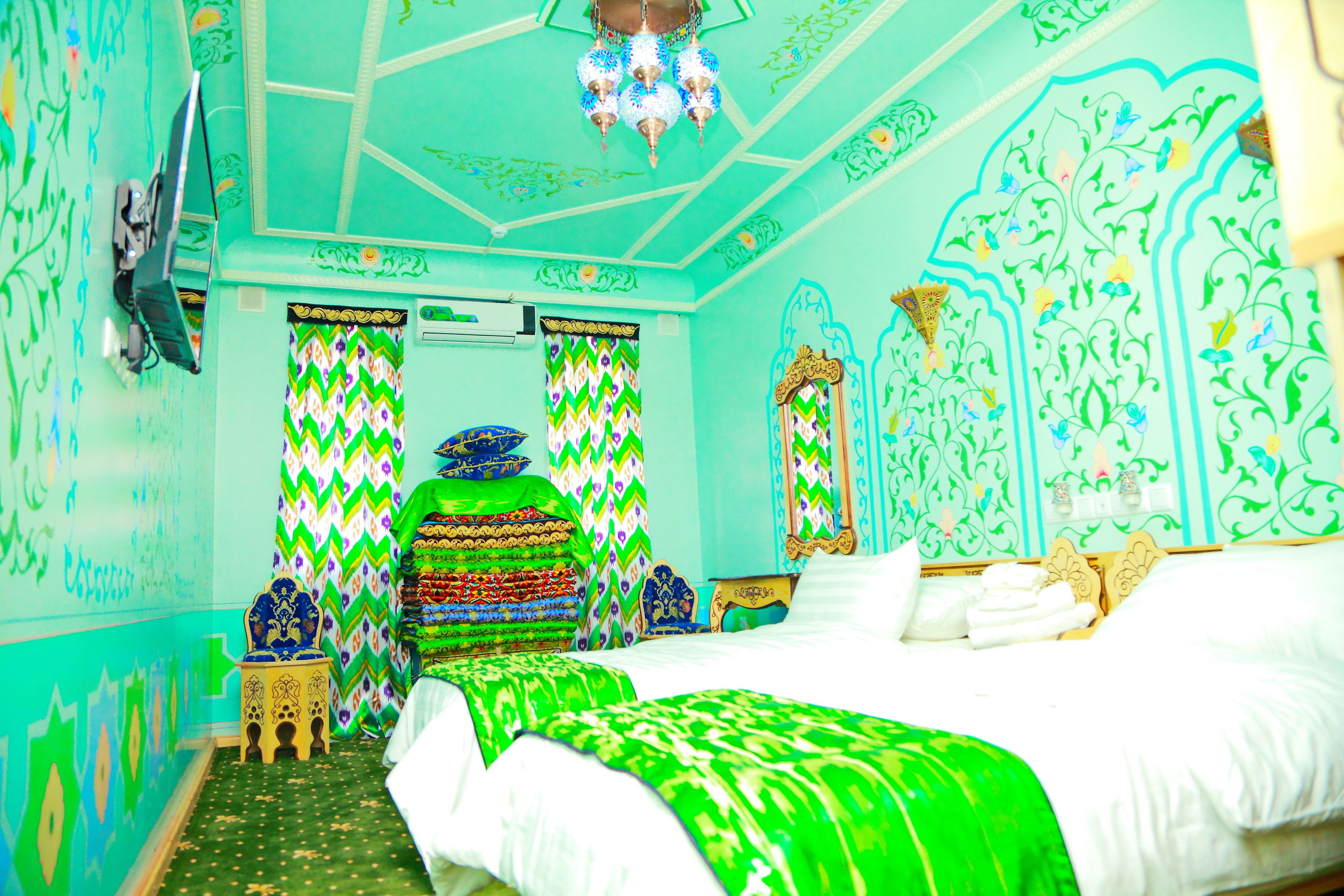 Pillowtop beds, minibar, in-room safe, blackout drapes