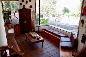 Room, Berbilang Katil, Non Smoking | Ruang tamu