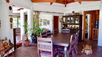 Kamar, Beberapa Tempat Tidur, Bebas Asap Rokok | Makan di kamar