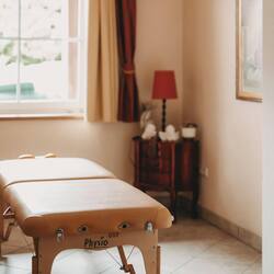 Couples treatment room(s), sauna, hot tub, steam room, body treatments