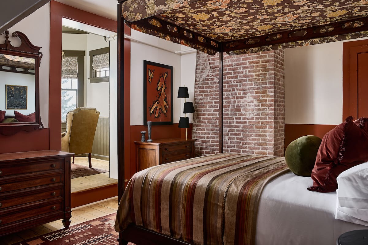 Treehouse | 1 bedroom, individually decorated, individually furnished