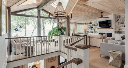 Lake Simcoe Luxury waterfront Retreat near Friday Harbour! Hot Tub!