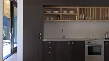 Jääkaappi, uuni, liesi, leivänpaahdin