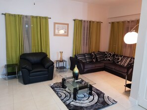 City Apartment, 2 Bedrooms, City View | Living area - Casa de Baron (Kingston)