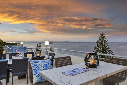 Lakeside Luxury - 2 Level Penthouse Apartment with Expansive Rooftop Terrace