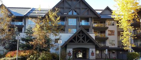 Aspens Exterior / Entrance