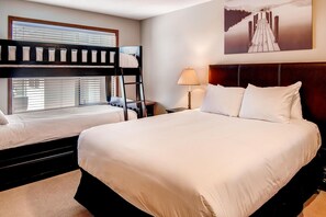 2 bedrooms, iron/ironing board, Internet, bed sheets - Aspens #463 Prime Ski-in Ski-out Location! Pool, Hot tubs, BBQ (Whistler)