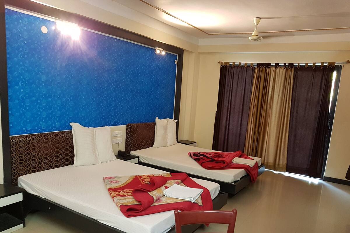 Deluxe Quadruple Room, Multiple Beds, Smoking