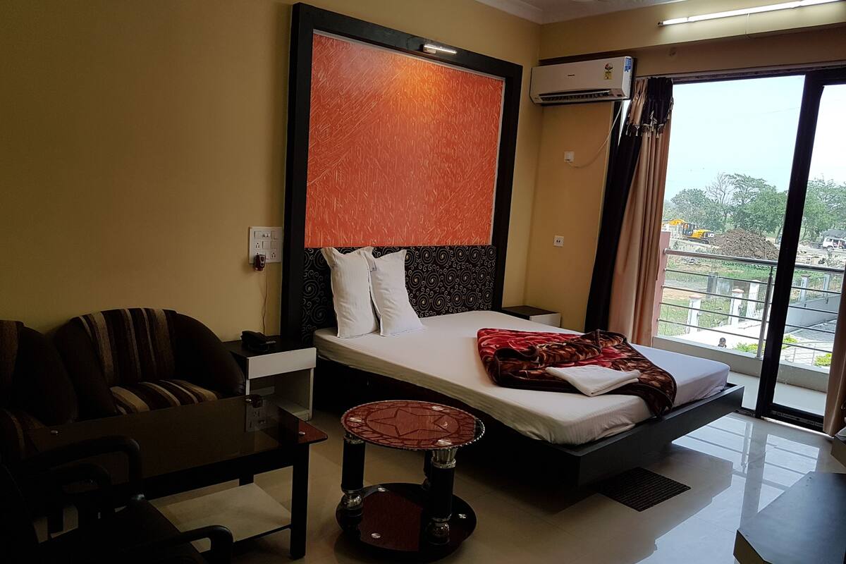 Deluxe Double Room, 1 King Bed, Smoking