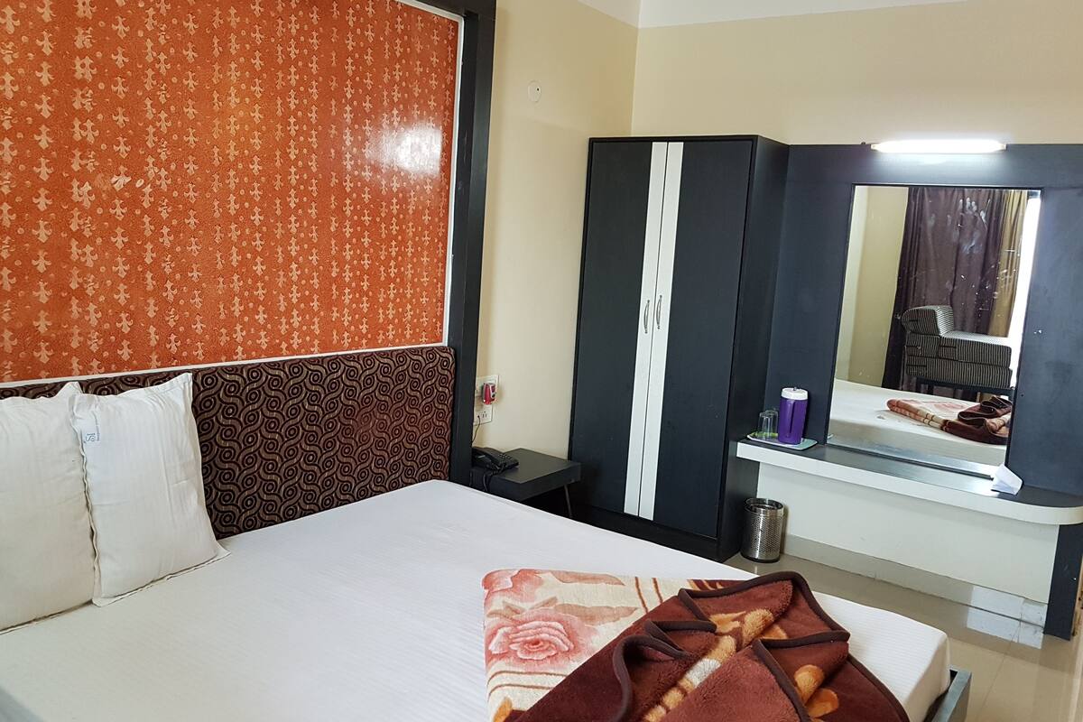 Economy Double Room, 1 King Bed, Smoking (NON AC)