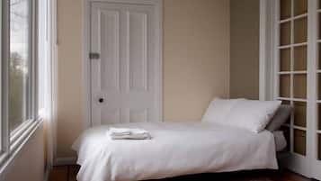 3 bedrooms, iron/ironing board, travel cot, free WiFi