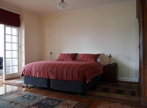 3 bedrooms, iron/ironing board, travel crib, free WiFi