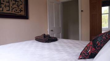 3 bedrooms, iron/ironing board, travel cot, free WiFi