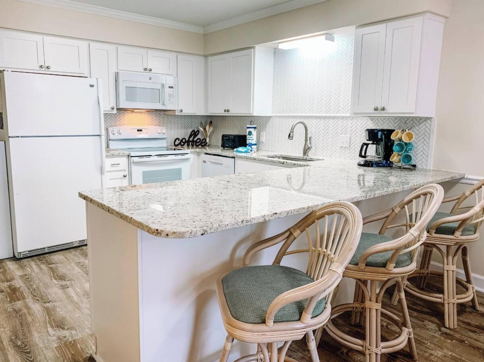 Kühlschrank, Mikrowelle, Geschirrspüler