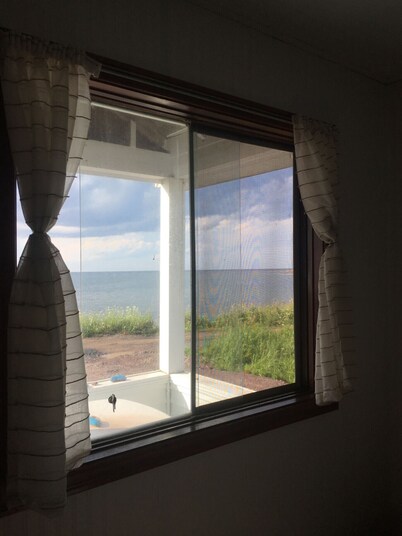 Oceanfront Sunset Cottage with Kayaks 