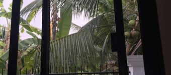 Kahden makuuhuoneen huoneisto sijaitsee rauhallisella alueella.