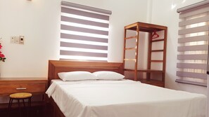 3 bedrooms, iron/ironing board, Internet, bed sheets