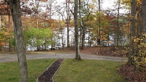 A park with a paved path, trees, and a grassy area. - Lakefront Log Home w/ Dock Slip, 30% Weekly Discount, 2 Miles from Nat. Park (Swanton)
