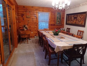 Dining - Lakefront Log Home w/ Dock Slip, 30% Weekly Discount, 2 Miles from Nat. Park (Swanton)