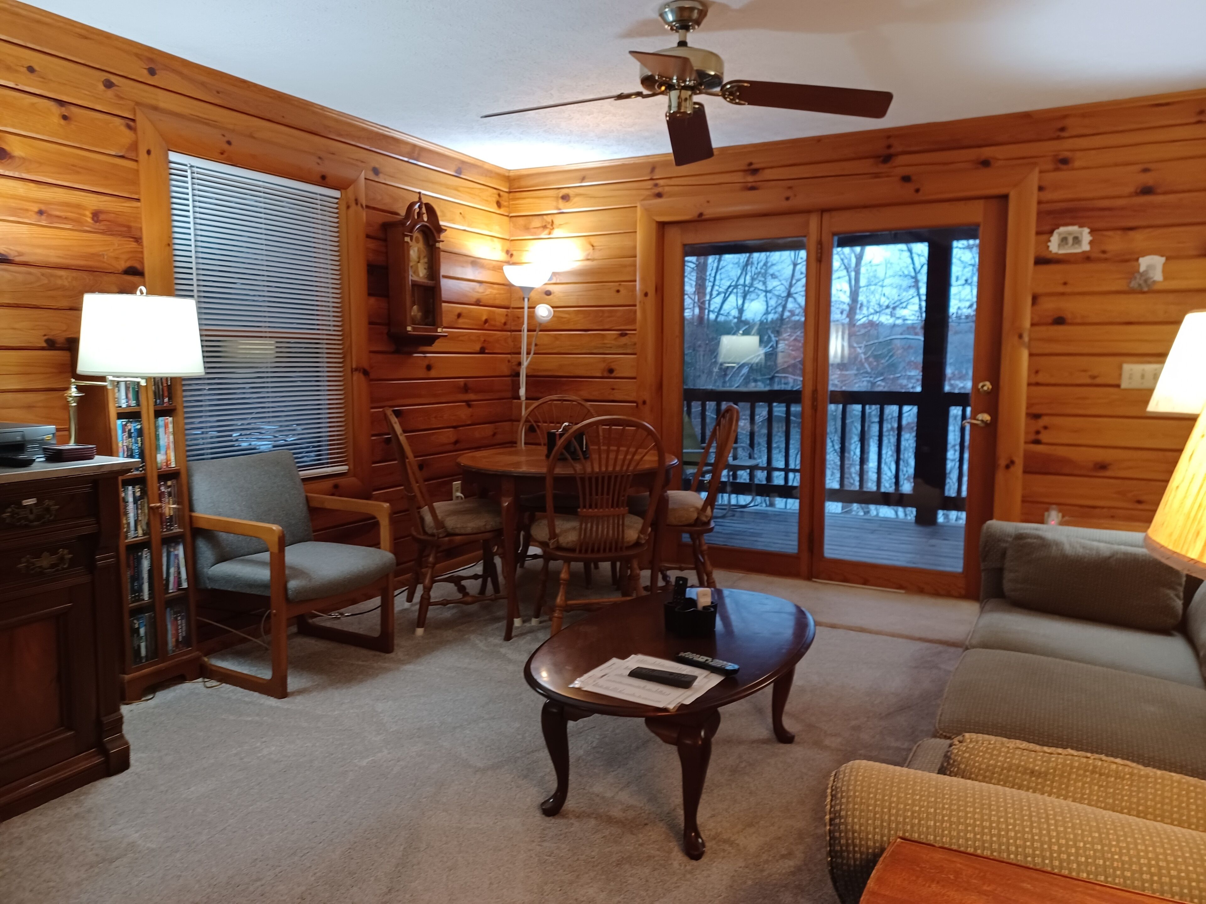 Smart TV, videogiochi, lettore DVD, libri