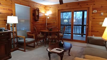 Smart TV, videogiochi, lettore DVD, libri