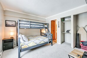 A bunk bed room with a desk, chair, and a small table. - Brian Head Condo w/ Pool Access - Steps to Resort! (Brian Head)