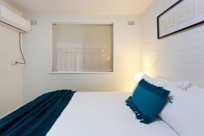1 habitación, escritorio, tabla de planchar con plancha y wifi gratis