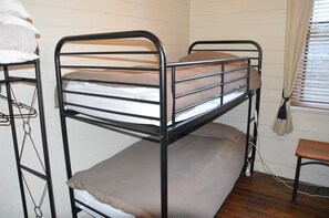 4 dormitorios, tabla de planchar con plancha, wifi gratis y ropa de cama