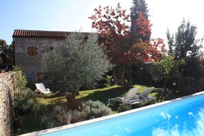 Outdoor pool - Lovely stone house for 6 people with pool and private space. (Bale)
