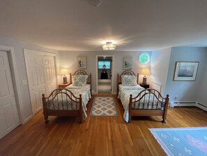 5 Schlafzimmer, Bügeleisen/Bügelbrett, kostenloses WLAN, Bettwäsche