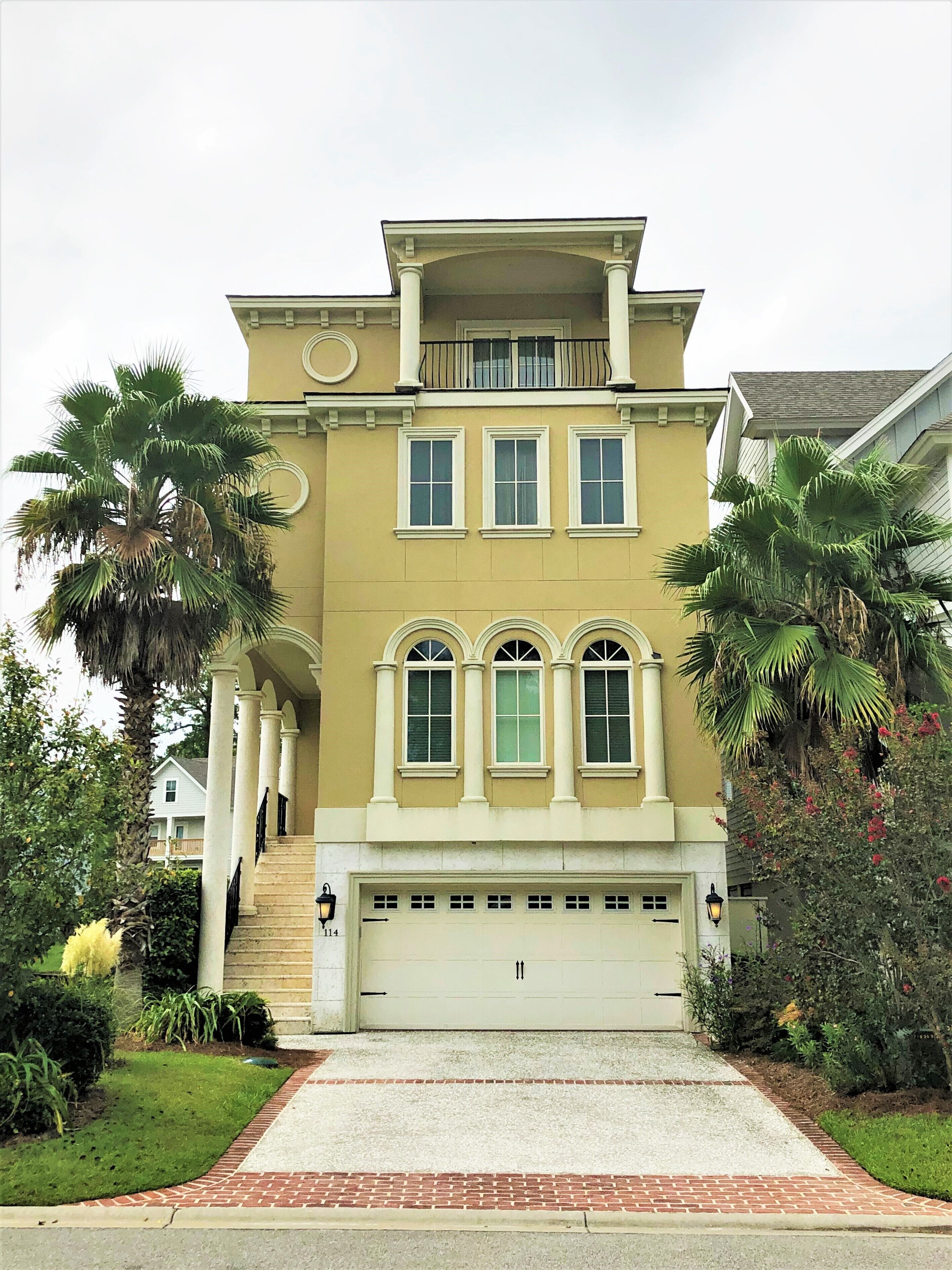 Custom Home on Lagoon -Short Walk to Beach-Ensuite Bath for Each BR-Pool-Elev