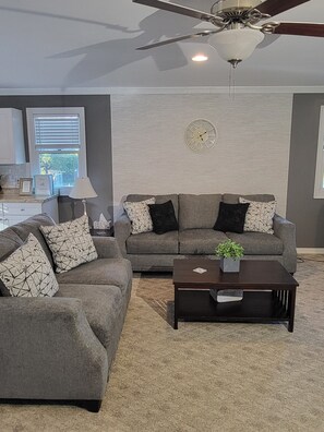 Fernseher, Stereoanlage