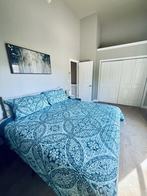 1 bedroom, iron/ironing board, WiFi, bed sheets - Gorgeous Mountain View, Duplex B, Dog Friendly, Fresh New Look (Asheville)