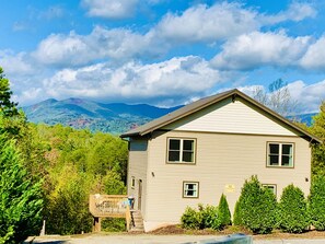 Exterior - Gorgeous Mountain View, Duplex B, Dog Friendly, Fresh New Look (Asheville)