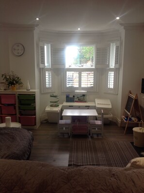 3 bedrooms, iron/ironing board, Internet, bed sheets