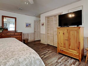 6 bedrooms, iron/ironing board, free WiFi