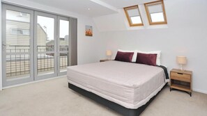 5 chambres, fer et planche à repasser, accès au Wi-Fi (inclus)