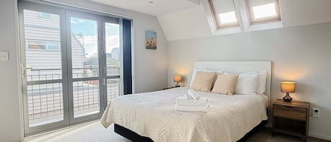 5 bedrooms, iron/ironing board, free WiFi, bed sheets